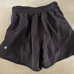Lululemon size 4 women’s shorts - lightweight with liner